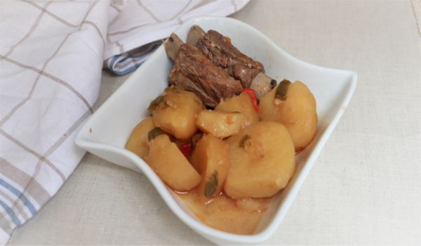 Cómo hacer la receta caseras de guiso de patatas y costillas caseras