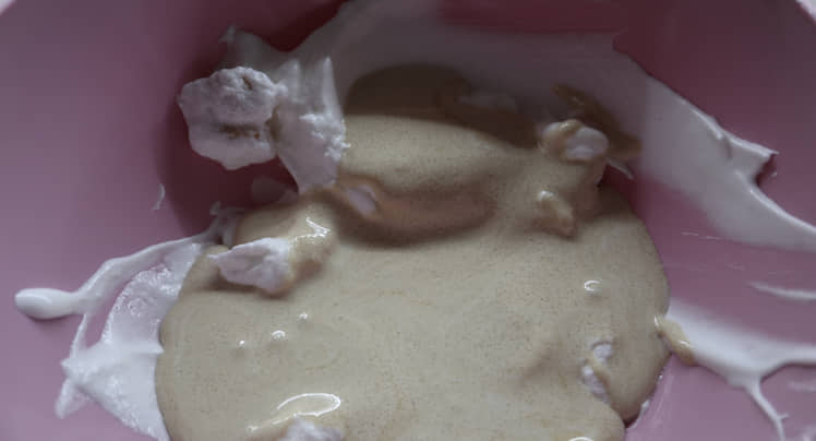 Ponemos las masa y mezclamos los ingredientes