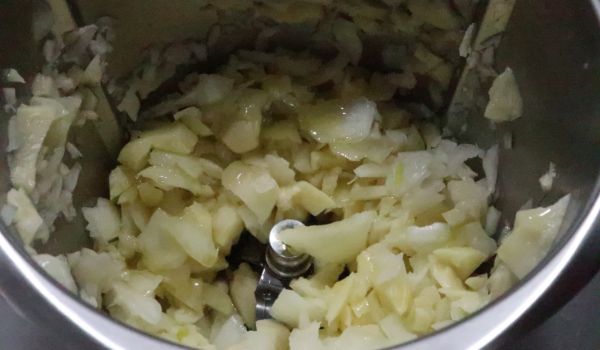 Ponemos aceite y ponemos a sofreír las patatas