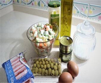 Los ingredientes para hacer las ensaladilla rusa congelada en Mambo