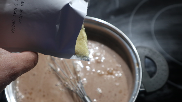 flan chocolate sin horno anadiendo sobres flan