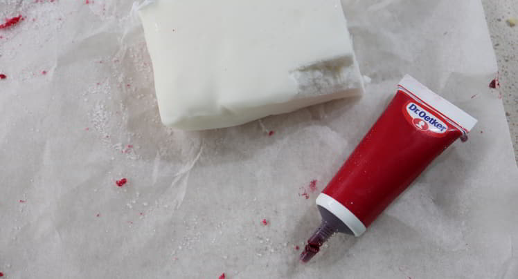 Cortamos el fondant y preparar
