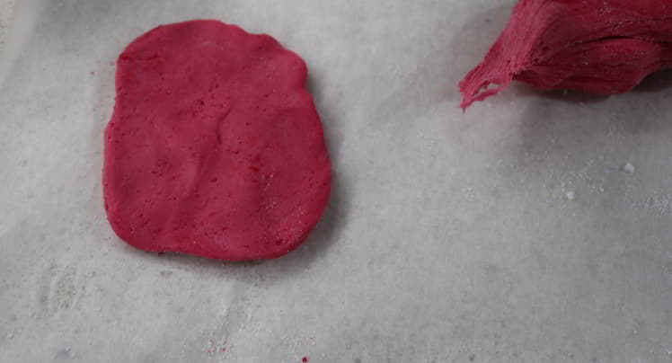 Preparar el fondant con forma de corazón
