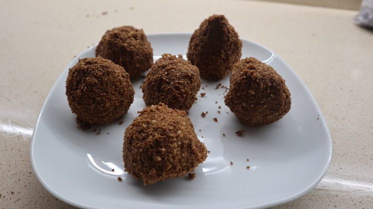 formando pinas chocolate refrigeracion receta navidena