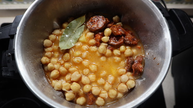 garbanzos-patatas-chorizo-mambo-cocina garbanzos patatas chorizo mambo cocina