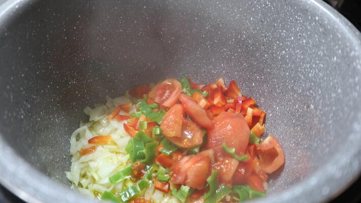 guiso-en-la-olla-gm Echamos las verduras en la Olla para freír