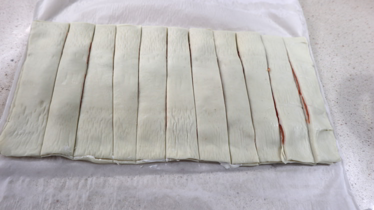 hojaldre-relleno-cerrado-corte-tiras hojaldre relleno cerrado corte tiras