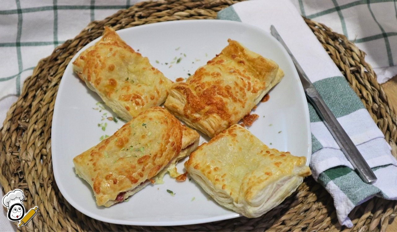 hojaldre relleno jamon york y queso