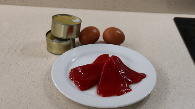 Los ingredientes necesarios para hacer ensalada de pimiento del piquillo