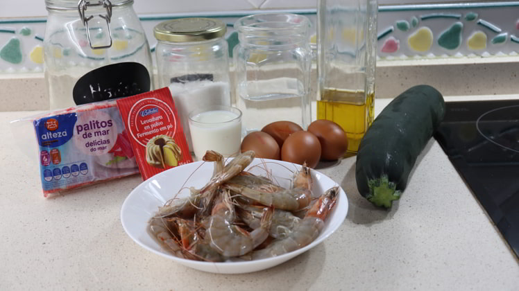 Los ingredientes para hacer el brazo gitano de calabacín y verduras