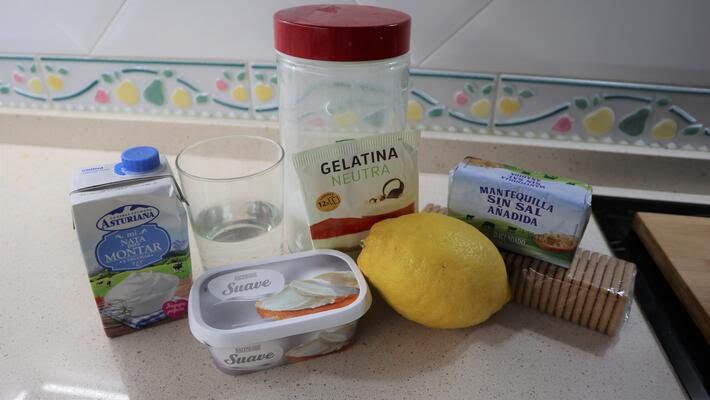 Ingredientes para hacer la base de la tarta de limón