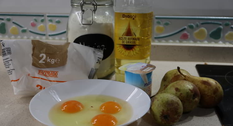 Los ingredientes para hacer bizcocho de pera en Thermomix
