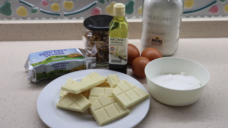 Los ingredientes para hacer brownie de chocolate blanco en Mambo