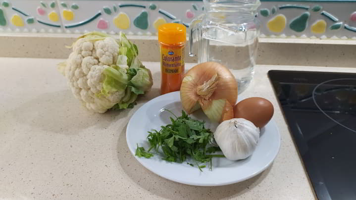 Los ingredientes necesarios para hacer la coliflor en salsa receta casera