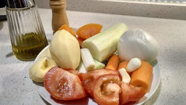 Los ingredientes necesarios para hacer la crema de verduras en Thermomix