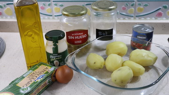 Los ingredientes para hacer ensaladilla rusa casera