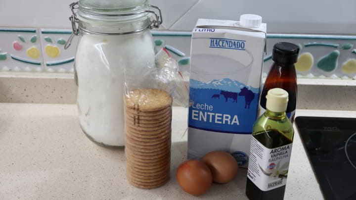 Los ingredientes necesarios para hacer flan de galletas en Thermomix