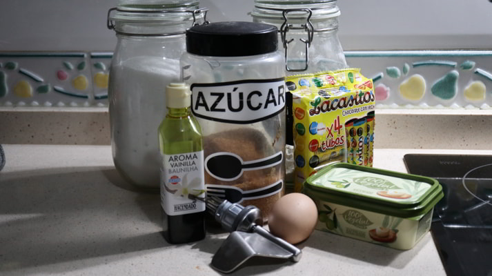 Los ingredientes necesarios para hacer galletas de mantequilla y lacasitos en Mambo