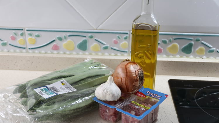 Los ingredientes para hacer judías verdes con jamón en Thermomix