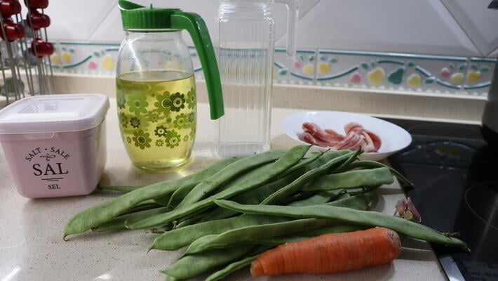 Los ingredienes necesarios para hacer las judías verdes con la Olla GM