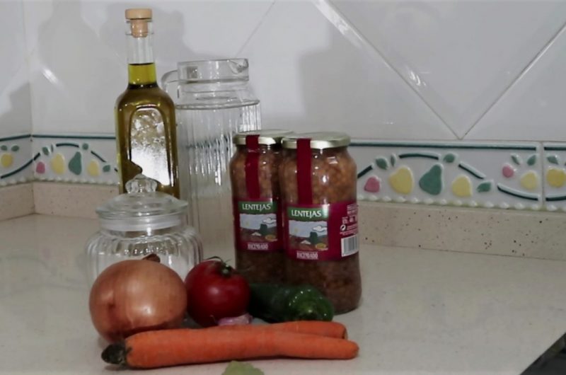 Los ingredientes necesarios para hacer la receta de lentejas con verduras en Mambo