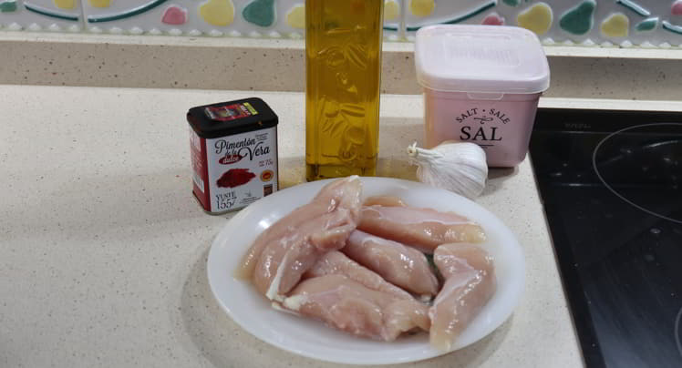 Los ingredientes necesarios para hacer pollo al pimentón en Mambo