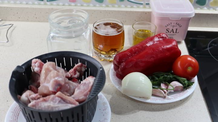 Los ingredientes necesarios para hacer pollo en salsa con Thermomix