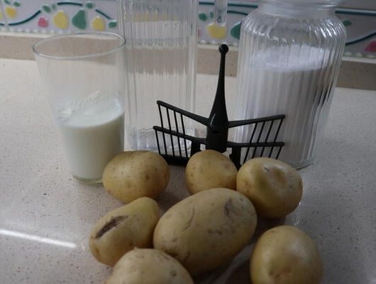 Los ingredientes necesarios para hacer puré de patatas con Thermomix