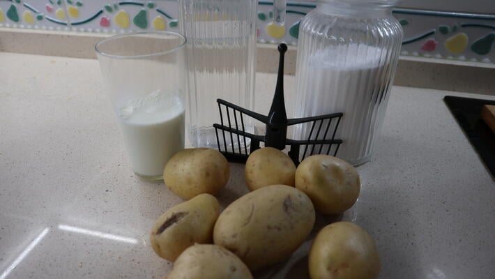 ingredientes-pure-patatas-thermomix Los ingredientes necesarios para hacer puré de patatas con Thermomix