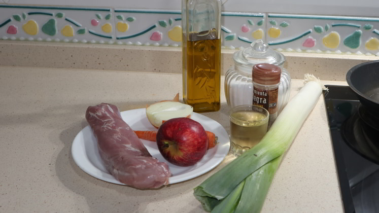 ingredientes receta solomillo salsa manzana puerro casera