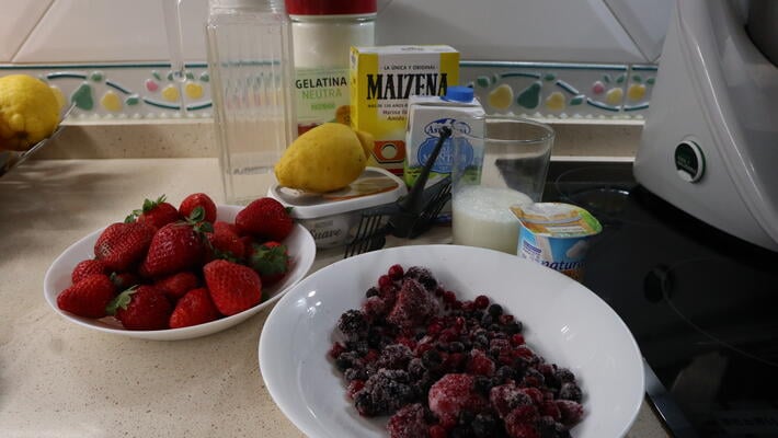 Los ingredientes necesarios para hacer tarta de fresa con queso en Thermomix