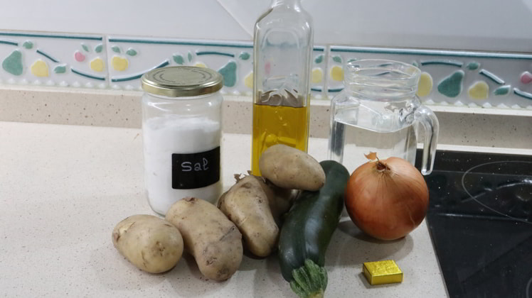 Los ingredientes necesarios para hacer crema de calabacín