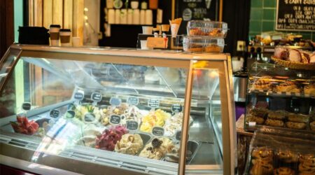 muestra expositor refrigerado