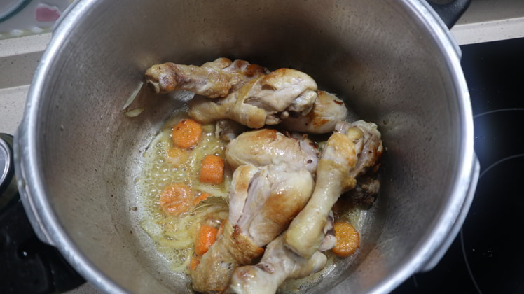 muslo pollo salsa abuela tradicional