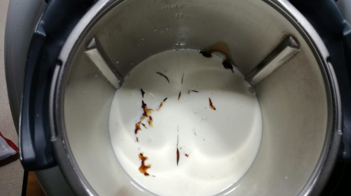 Echamos los ingredientes y vamos a mezclar en el vaso todos juntos