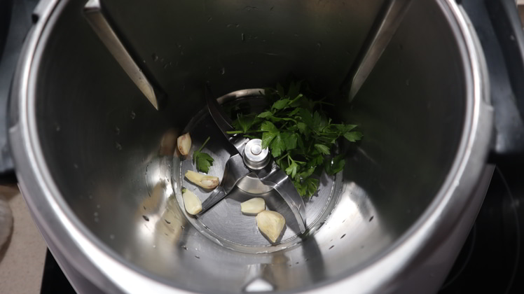 picando-ajo-perejil-thermomix-receta picando ajo perejil thermomix receta