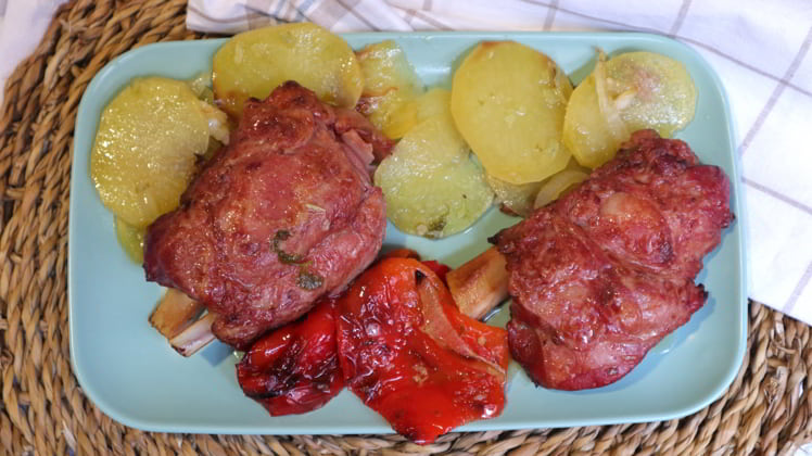 plato finalizado codillo cerdo patatas pimientos freidora aire