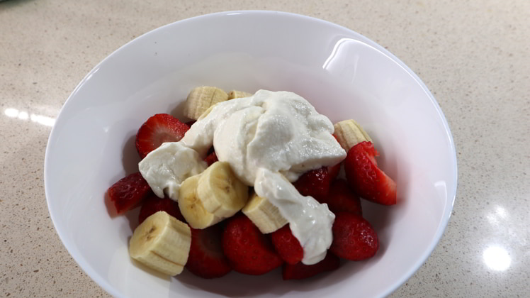 preparacion-ingredientes-batido-fresa-platano preparacion ingredientes batido fresa platano