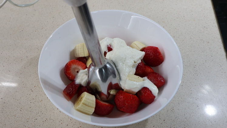 proceso-batido-fresa-platano-yogur proceso batido fresa platano yogur