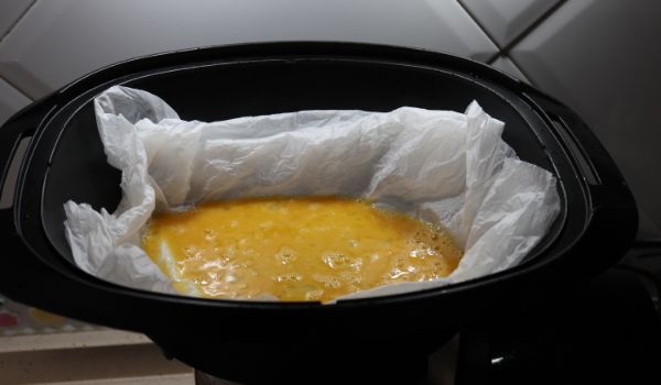 Ponemos los huevos en el varoma y lo cocinamos junto al arroz