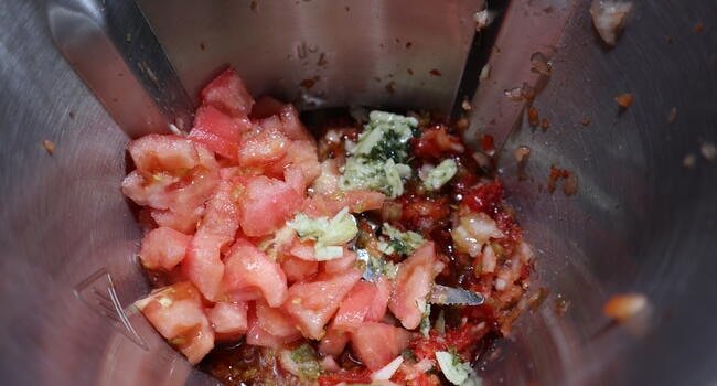 Mezclamos las verduras y sofreímos en la jarra