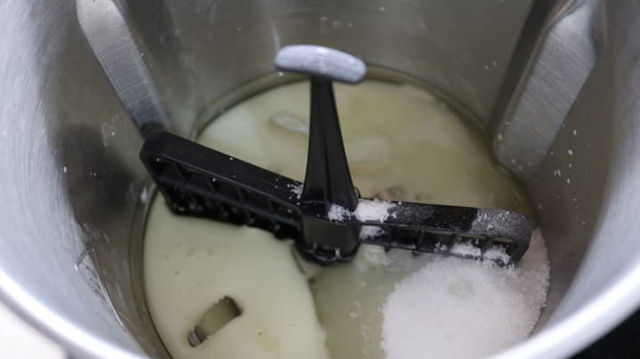 Echamos los ingredientes y los removemos