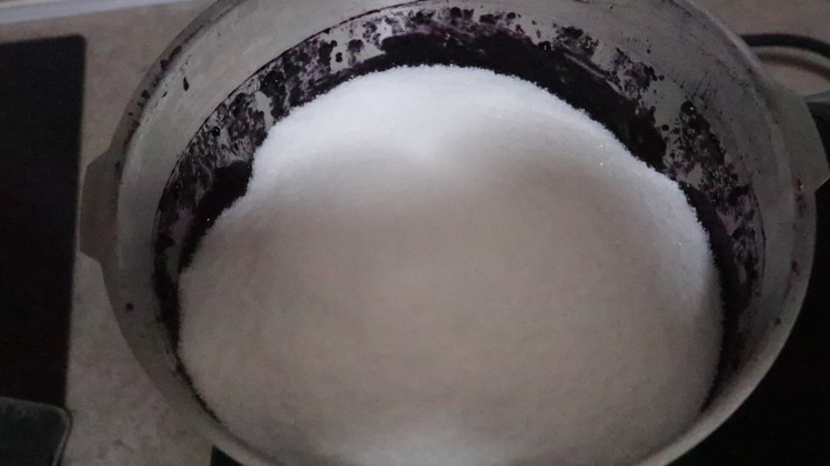 Ponemos todos los ingredientes y cocinamos todo