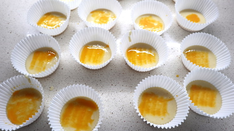 rellenar moldes pastas almendra pintar yema navidad