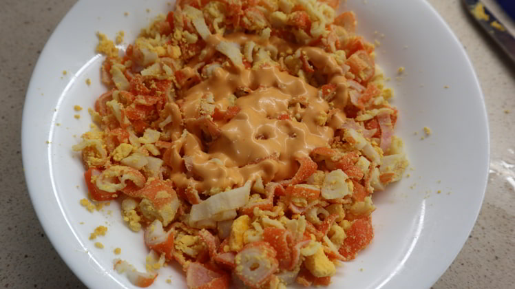 relleno huevos surimi yemas mezcla