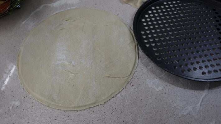 Hacer la forma de la pizza para hornear