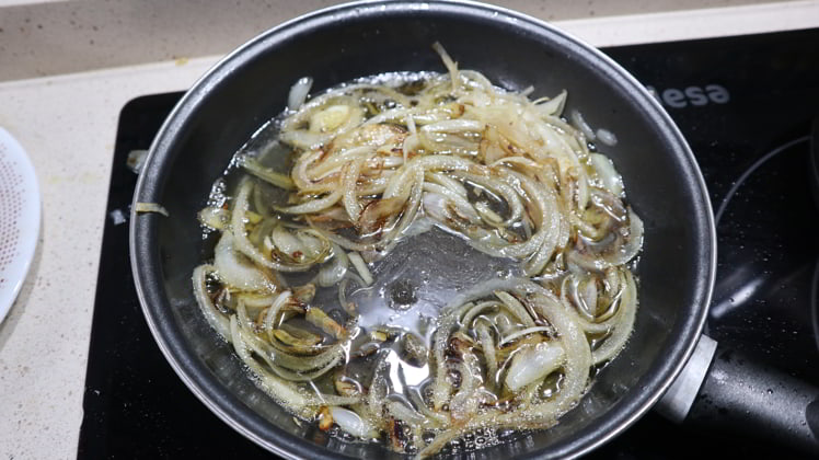 sofreir-cebolla-ajo-receta-albondigas-tomate-pollo-pavo sofreir cebolla ajo receta albondigas tomate pollo pavo