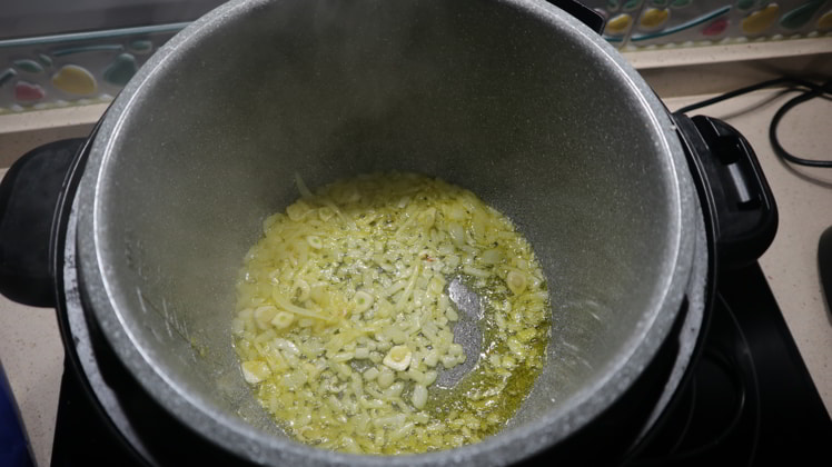 sofrito cebolla ajo receta garbanzos arroz sepia bacalao