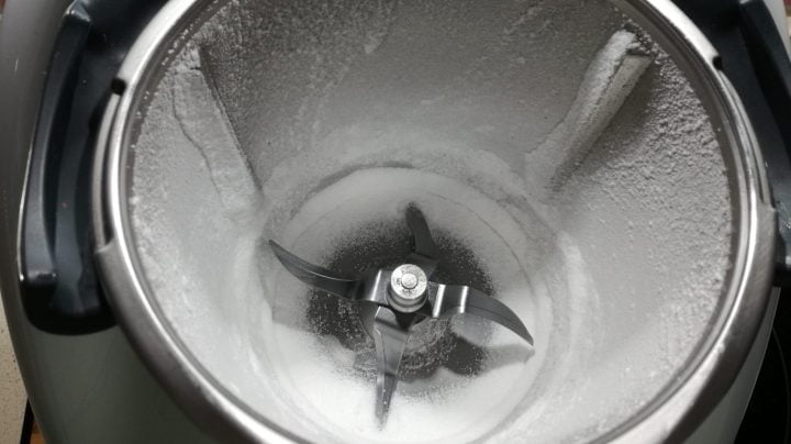 Preparar el azúcar glas para la tarta