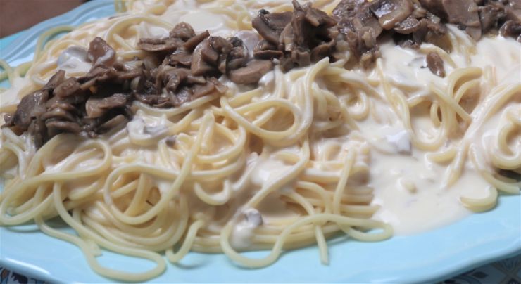 Como hacer la receta de espaguetis con champiñones y salsa de queso